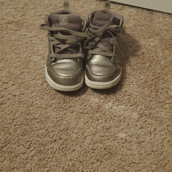 Shoes - Picture 2 of 3